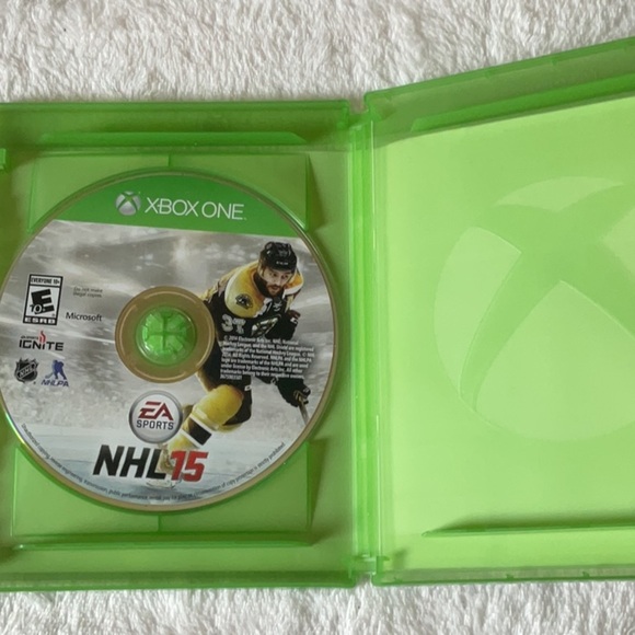 NHL 15 for Xbox One - Green Case - Picture 3 of 3